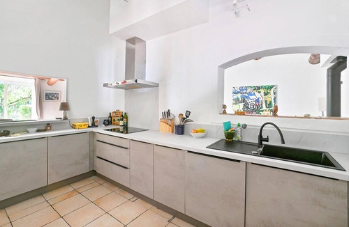 Maubec House | Stunning home in Maubec with WiFi