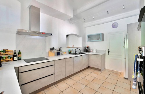 Maubec House | Stunning home in Maubec with WiFi