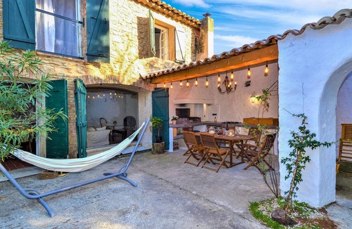 Mornas House | Stunning home in Mornas