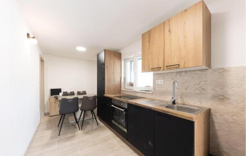 Neoric House | Stunning Home In Muc Gornji