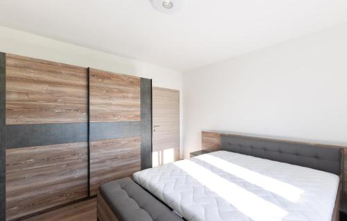 Neoric House | Stunning Home In Muc Gornji