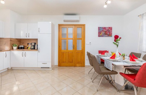 Musalez House | Stunning home in Musalez