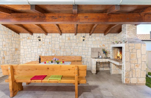 Musalez House | Stunning home in Musalez