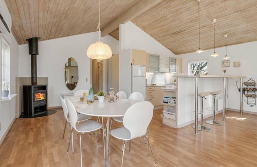 Nibe House | Stunning home in Nibe with kitchen