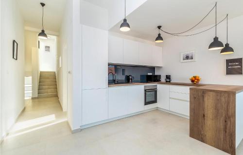 Njivice House | Stunning Home In Njivice