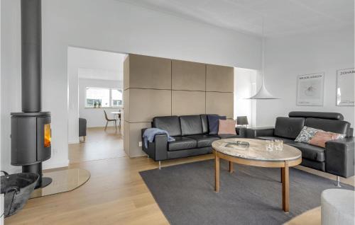Saksild Strand House | Stunning Home In Odder With Wifi