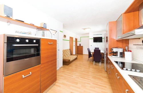 Okrug Donji House | Stunning home in Okrug Donji