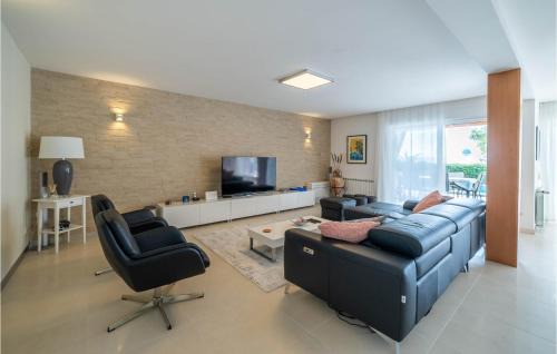 Okrug Gornji House | Stunning Home In Okrug Gornji