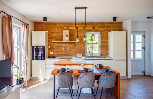 Kastel House | Stunning home in Paldigija