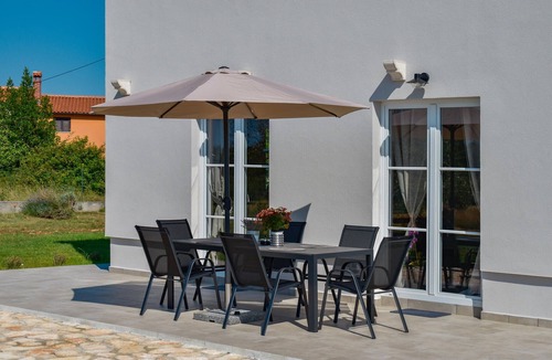 Kastel House | Stunning home in Paldigija