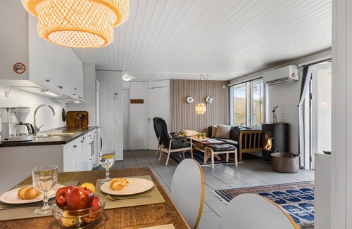 Pandrup House | Stunning home in Pandrup with kitchen