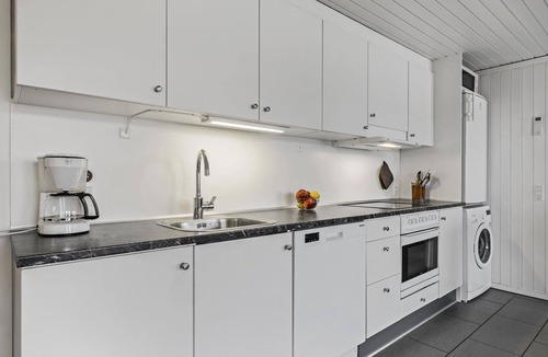 Pandrup House | Stunning home in Pandrup with kitchen