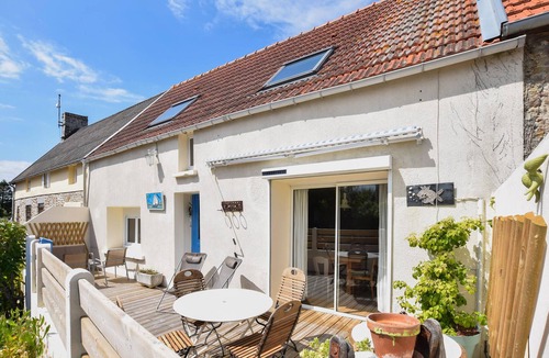 Pirou House | Stunning home in Pirou with kitchen