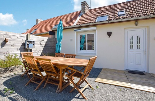 Pirou House | Stunning home in Pirou with kitchen