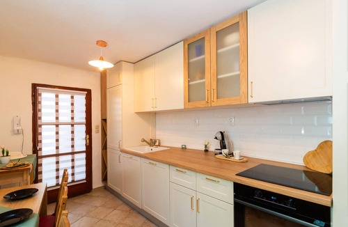 Pitve House | Stunning home in Pitve with WiFi