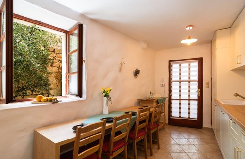 Pitve House | Stunning home in Pitve with WiFi