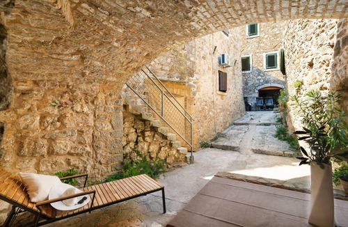 Pitve House | Stunning home in Pitve with WiFi
