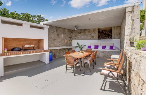 Belej House | Stunning home in Plat