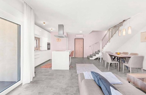 Mugeba House | Stunning home in Porec