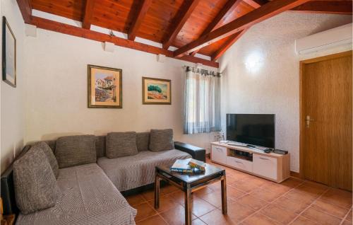 Dol House | Stunning Home In Postira