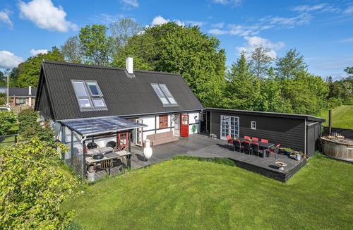 Togeholt House | Stunning home in Præstø with kitchen