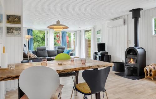 Togeholt House | Stunning Home In Præstø With Kitchen