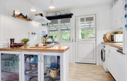 Togeholt House | Stunning Home In Præstø With Kitchen