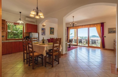 Preko House | Stunning home in Preko with kitchen
