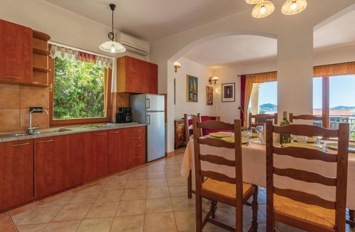 Preko House | Stunning home in Preko with kitchen