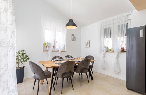 Skatari House | Stunning home in Pula