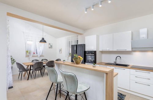 Skatari House | Stunning home in Pula