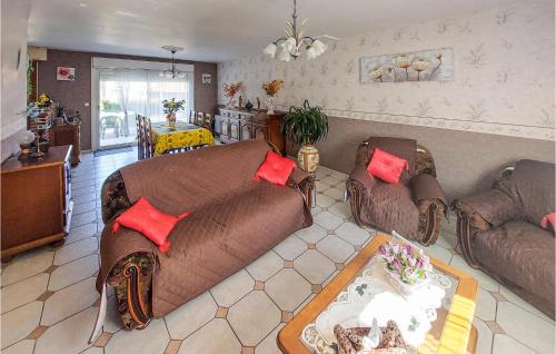 Quux-Haut-Mainil House | Stunning Home In Quoux-Haut-Maînil With Wifi