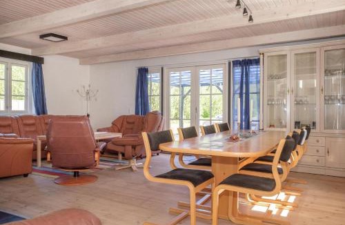 Ronde House | Stunning Home In Rønde With 6 Bedrooms And Wifi