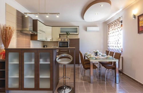 Prolozac House | Stunning home in Ricice