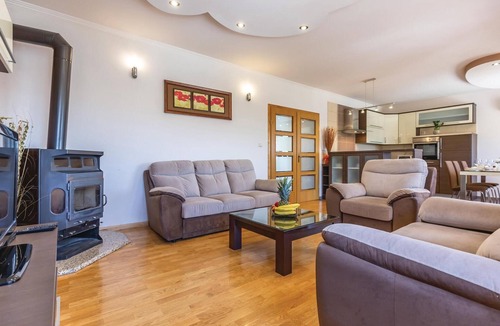 Prolozac House | Stunning home in Ricice