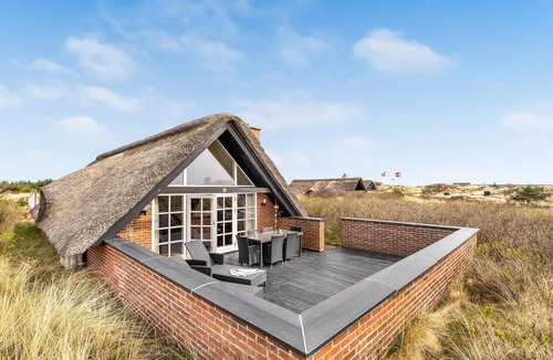 Klegod Strand House | Stunning home in Ringkøbing with WiFi