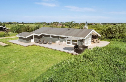 Klegod Strand House | Stunning home in Ringkøbing with sauna