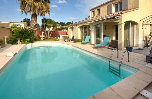 Rognonas House | Stunning home in Rognonas