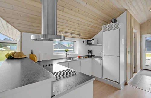 Sønderstrand House | Stunning home in Rømø with kitchen