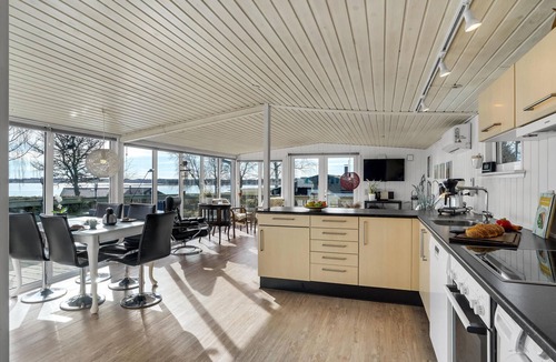 Ronbjerg House | Stunning home in Roslev with kitchen