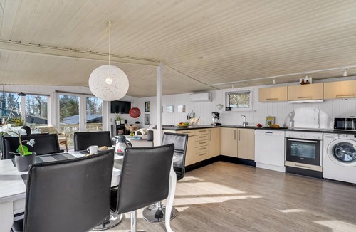Ronbjerg House | Stunning home in Roslev with kitchen