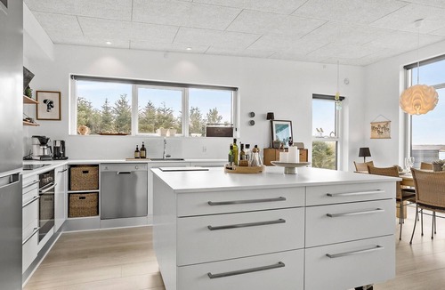 Sallingsund House | Stunning home in Roslev with kitchen