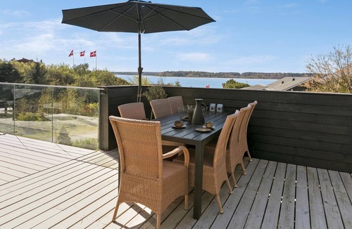 Sallingsund House | Stunning home in Roslev with kitchen