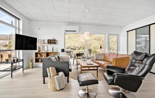 Sallingsund House | Stunning Home In Roslev With Kitchen