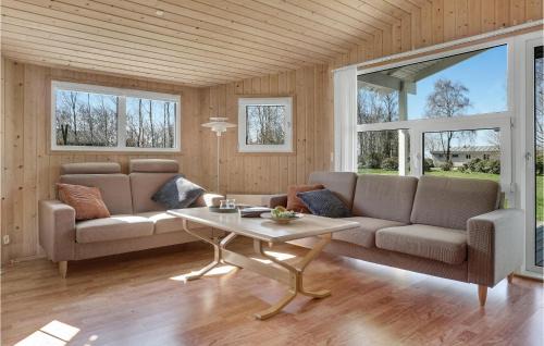 Ronbjerg House | Stunning Home In Roslev With Sauna