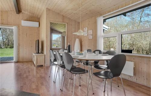 Ronbjerg House | Stunning Home In Roslev With Sauna