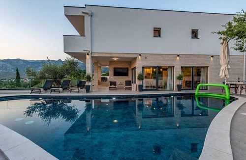 Rovanjska House | Stunning home in Rovanjska with sauna