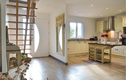 Saint-Denoeux House | Stunning Home In Saint-Denoeux