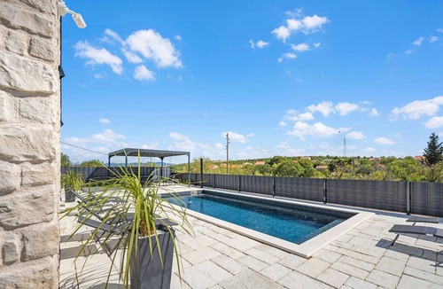 Sibenik House | Stunning home in Sibenik with kitchen