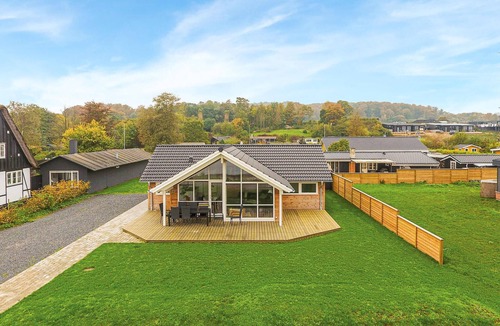 Grønninghoved Strand House | Stunning home in Sjølund